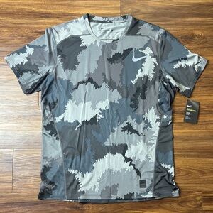 Men’s XL Nike Pro Gray and Black Camouflage Shirt